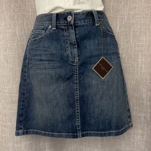 NWT, Ann Taylor denim skirt Sz 4.